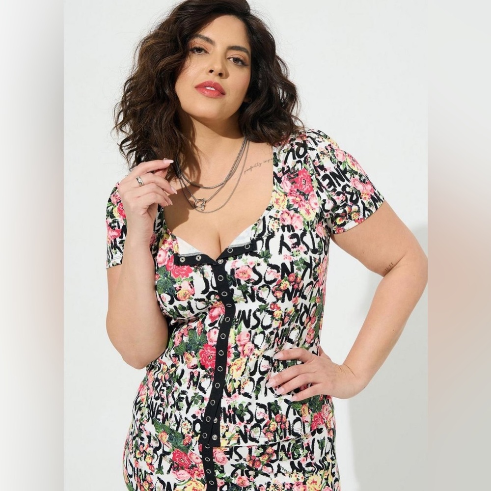 NEW! Torrid 2 (2x - 18/20) Betsey Johnson Snap Front Top